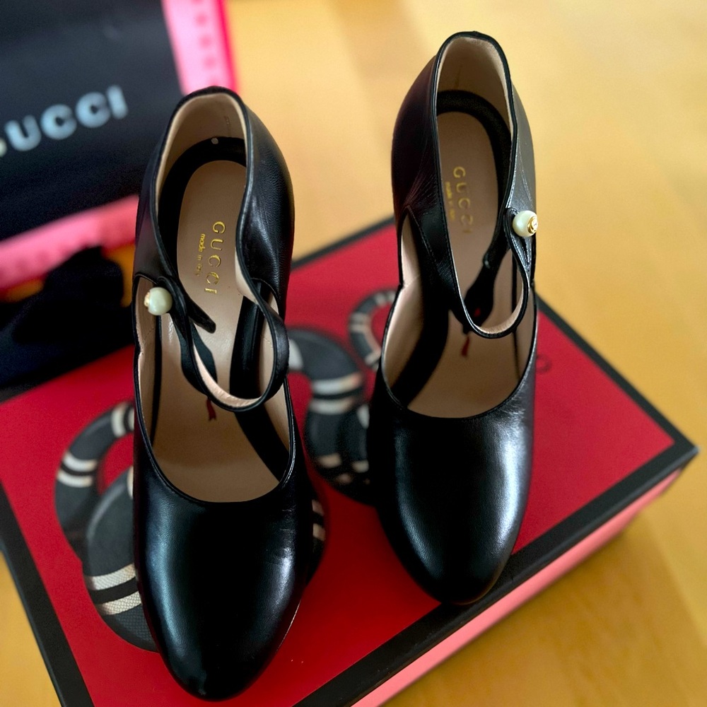 Black classic Mary Jane’s, I love these shoes they run small 6 or 6.5